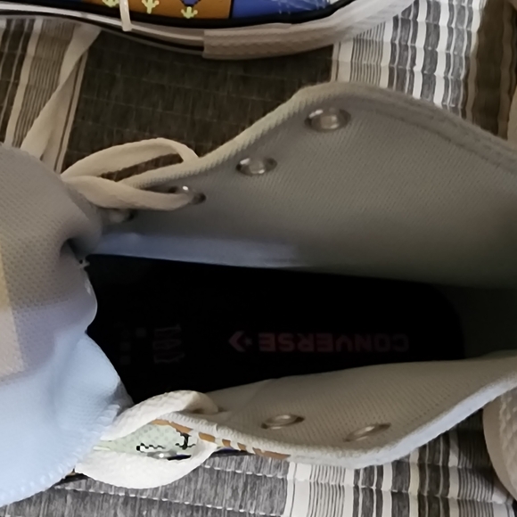 Brand New Womens Converse Size 5 & 6 - Picture 7 of 8